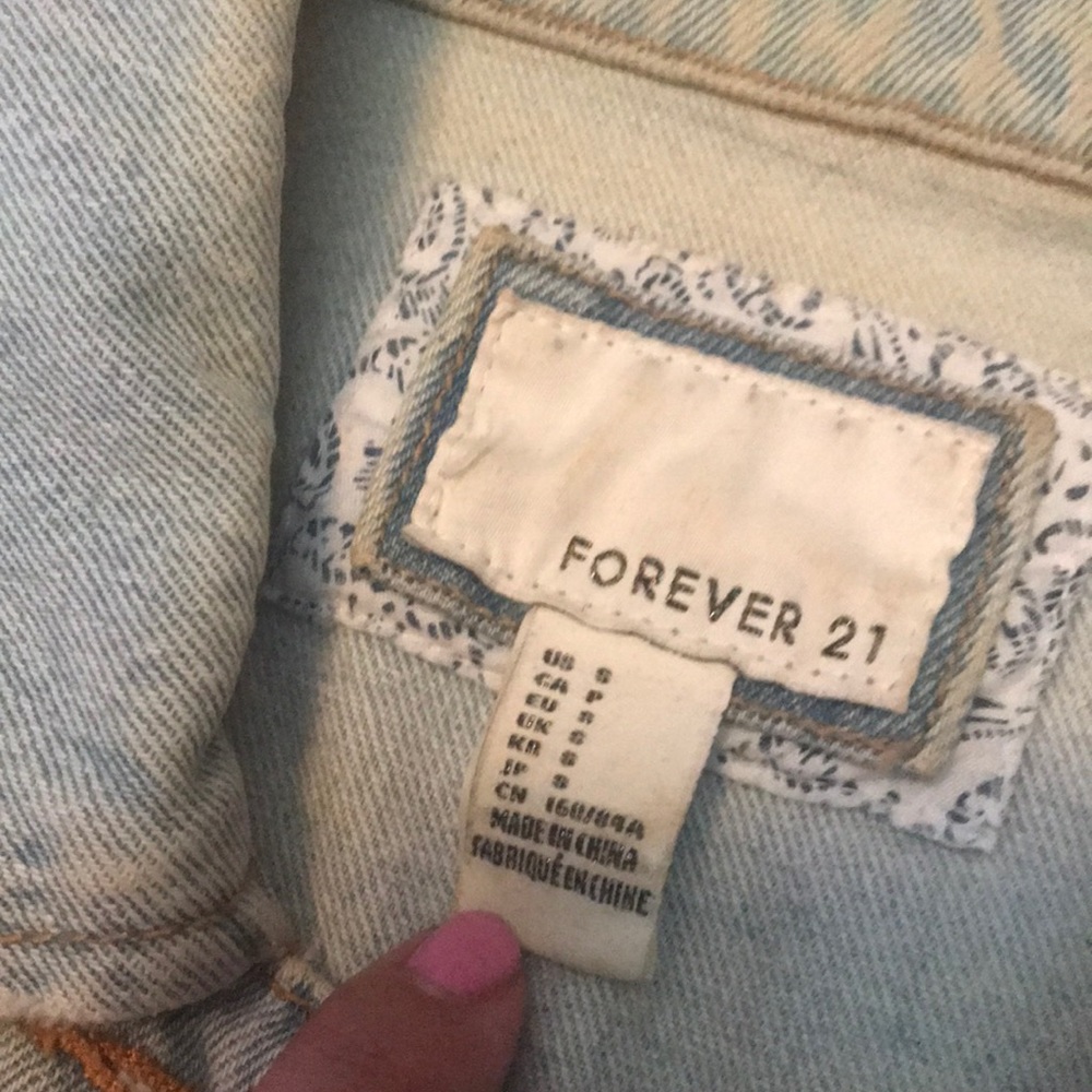 Light Washed Crop Jean Jacket - Picture 2 of 3